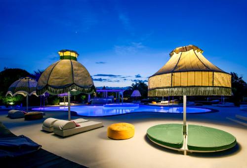 Swimming pool