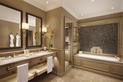 Suite, executive