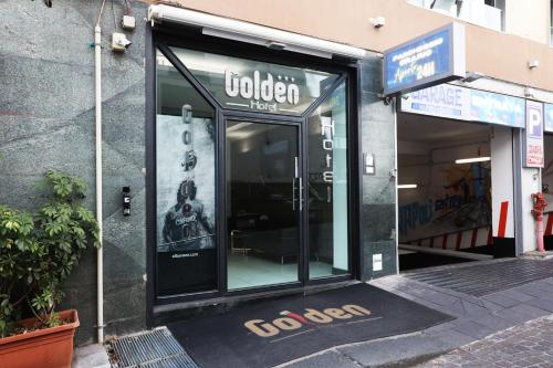 Golden Hotel, Nápoles