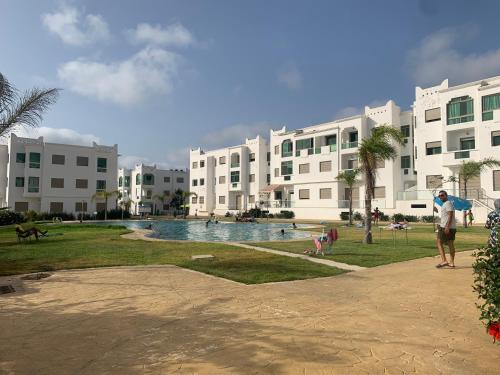Superbe appartement avec piscine et vue mer Résidence Yasmina (Superbe appartement avec piscine et vue mer Residence Yasmina) in El Mansouria