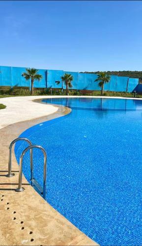 Appartement avec piscine in Gzennaia