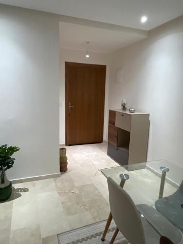 Appartement avec piscine in Gzennaia