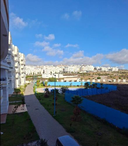 Appartement avec piscine in Gzennaia