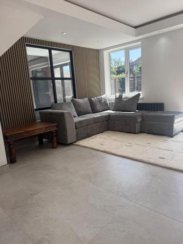 Aylesbury - Sleeps 6 - Parking - Central Location