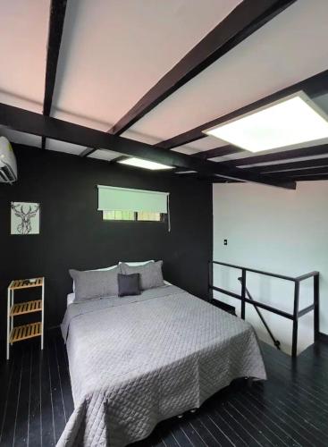 Floresta Chill Loft in Medellin wc Kitchen & AC