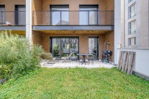 Maison duplex moderne avec parking et terrasse (moyenne durée)
