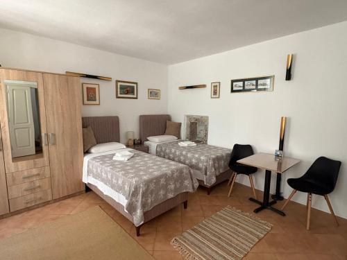 Old Town Mattarelli Studio, Kotor