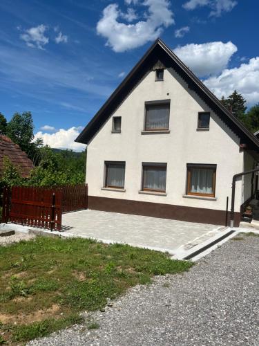 Apartma Hiška Vrh (Apartma Hiska Vrh) in Markovec