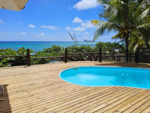 Lakaz Badamier - Villa pieds dans l'eau avec piscine in Pointe aux Cannoniers