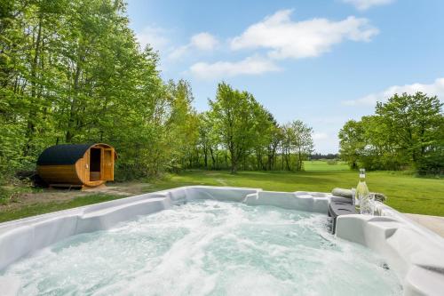 Viesnīcas āriene, Lovely Holiday Home, Completely Renovated In 2025, In Quiet And Beautiful Surroundings in Sonder Felding