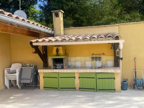 Détente en Drôme Provençale (Detente en Drome Provencale) in Condorcet