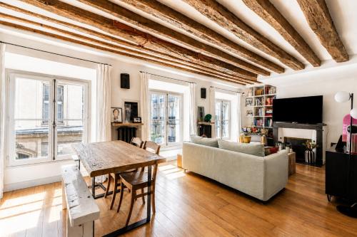 Haussmannian Flat - Saint-Germain & Invalides