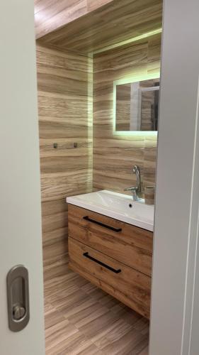 Bathroom, Apartman U Mostu II in Cikhaj