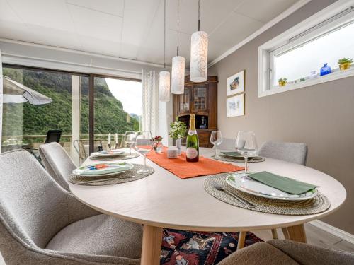 Holiday Home Høyanger Panorama by Interhome in Хьойангер