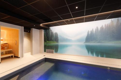 Úszómedence, Kyriad Montbéliard Sochaux Hôtel & Spa in Montbeliard