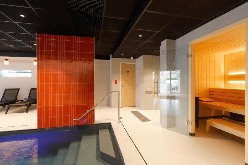 Úszómedence, Kyriad Montbéliard Sochaux Hôtel & Spa in Montbeliard