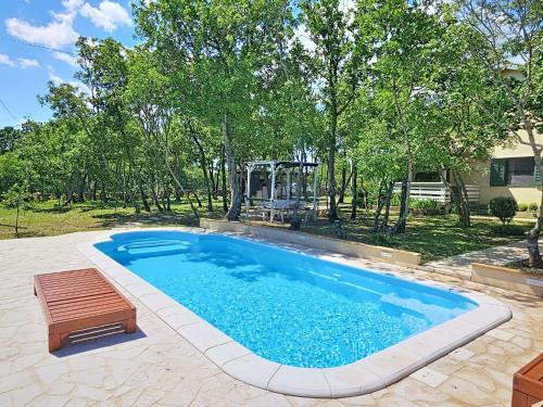 Peldbaseins, Holiday Home Country pleasures cottage by Interhome in Dugobabe