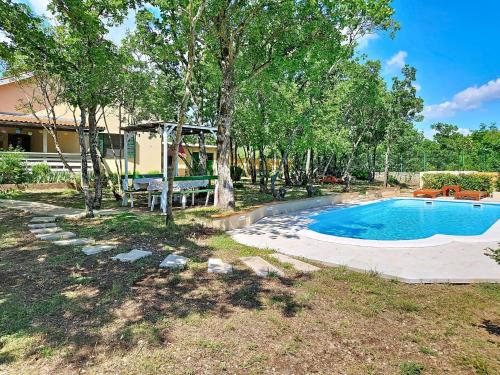 Holiday Home Country pleasures cottage by Interhome in Dugobabe