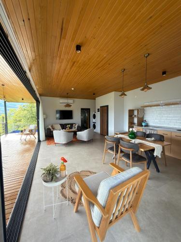 Koplietošanas atpūtas telpa ar TV, Alaçam Tatil Evleri (Alacam Tatil Evleri) in Akoluk