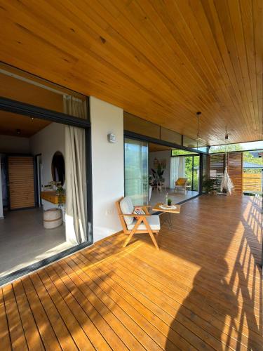 Balkons/terase, Alaçam Tatil Evleri (Alacam Tatil Evleri) in Akoluk