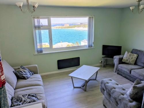 Surf View Apartments 5