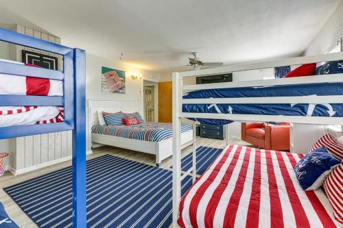 Nautical Home w/ Paddleboard, Walk to Lake in คิงส์แลนด์ (TX)