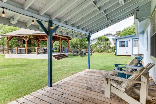 Nautical Home w/ Paddleboard, Walk to Lake in คิงส์แลนด์ (TX)