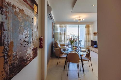Modern 2 Bedroom Seafront Escape by Buena Vista - image 5