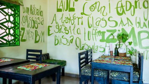 Iekārtas, SuPas Bistro in Kisoro