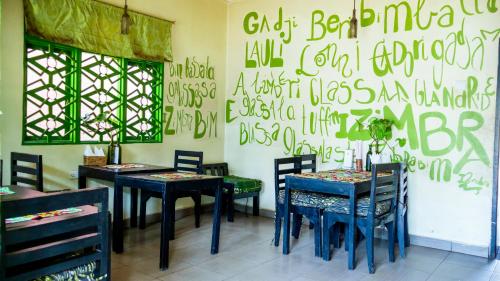 Iekārtas, SuPas Bistro in Kisoro