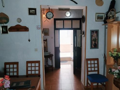 Charming House in Íllar with Mountain View and Balcony (Charming House in Illar with Mountain View and Balcony) in Ibanez