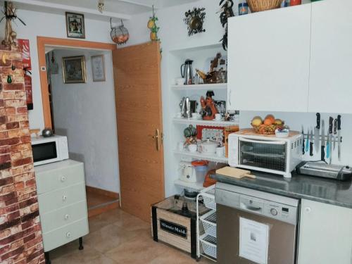 Charming House in Íllar with Mountain View and Balcony (Charming House in Illar with Mountain View and Balcony) in Ibanez