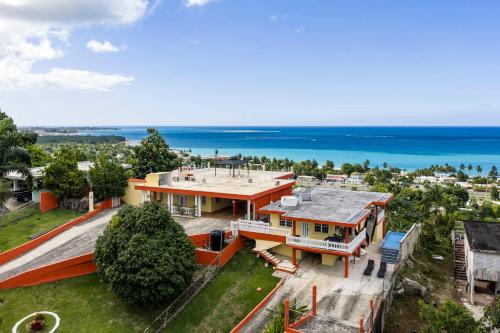 2 Ocean View Villas with Private Pool – khách sạn tại Luquillo