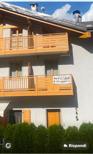2 bedrooms, 7 beds