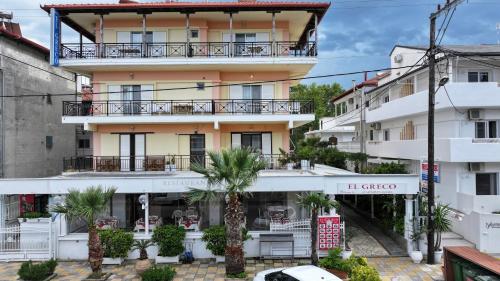 Exterior view of El Greco Nei Pori