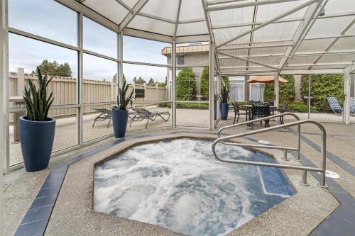 景观, 最佳西方Plus科达伦旅馆 (Best Western Plus Coeur d'Alene Inn) in 多蓝湖(ID)