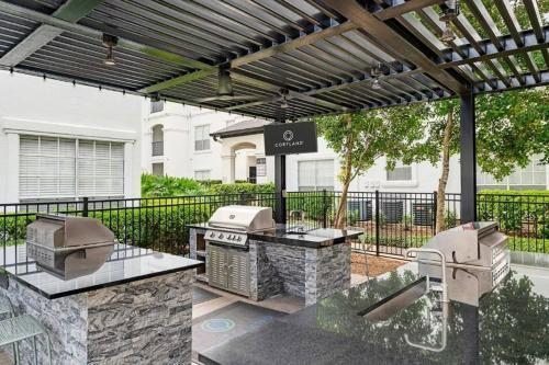 Facilities, Luxury 1BR Retreat in River Oaks Pool & Parking in Houston