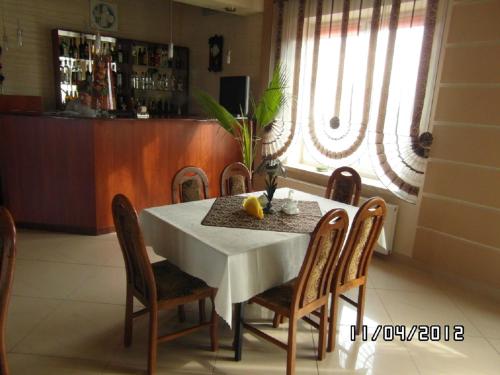 Ресторан, Zajazd-Restauracja ELZA in Кутно