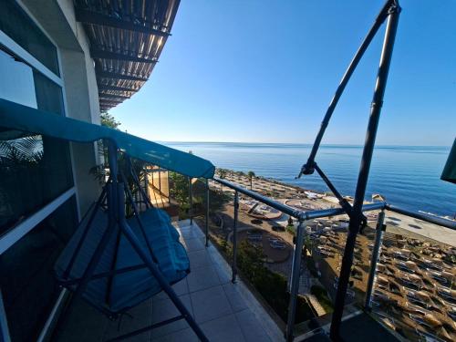 전망, AZURE HORIZON Apartment in 카바나