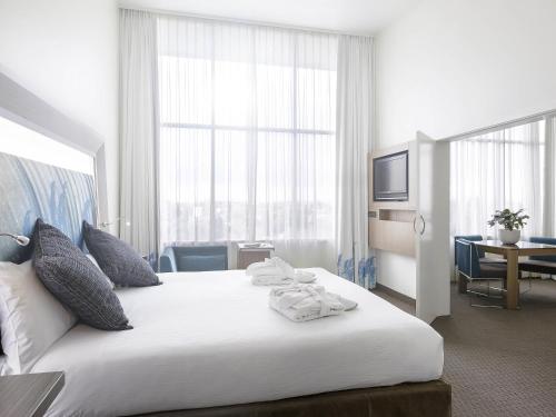 Suite, executive