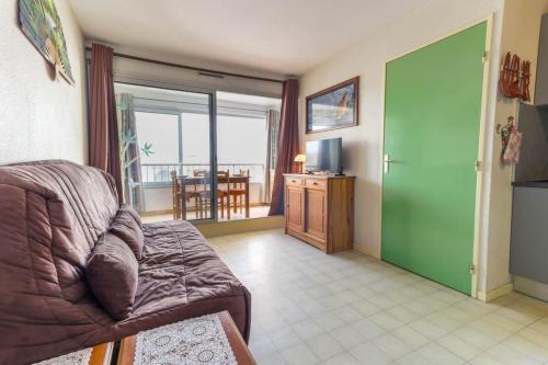 Calma, T2, plage à pied, piscine, parking