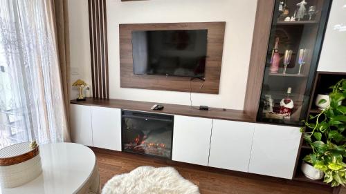 Moderan stan Tesla Palace