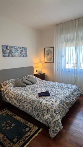 Elegante appartamento vista mare - 2 camere, 2 bagni e parcheggio privato