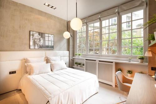 Elegant Marais 1BR Overlooking a Private Garden