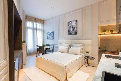 Elegant Marais Studio in Historic Building