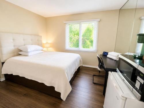 Relax and Recharge at Desirable Living in Paramus (NJ)