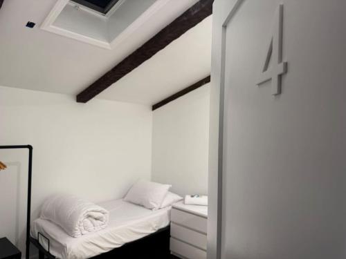 Room with Desk Wi-Fi and coffee in Paramus (NJ)