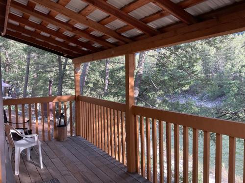 Doug's Emporium and Riverside Cabins in Hedley (BC)