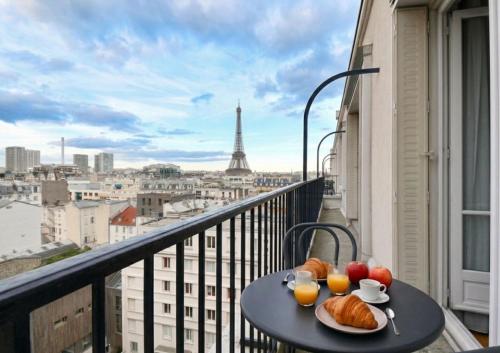 Eiffel Tower View 1BR Newly Renovated and Bright