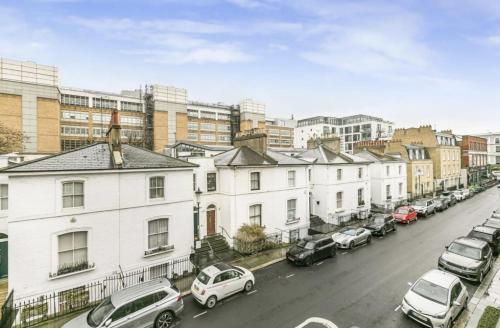 Chelsea 3-Bed Steps from Kings Road - image 10